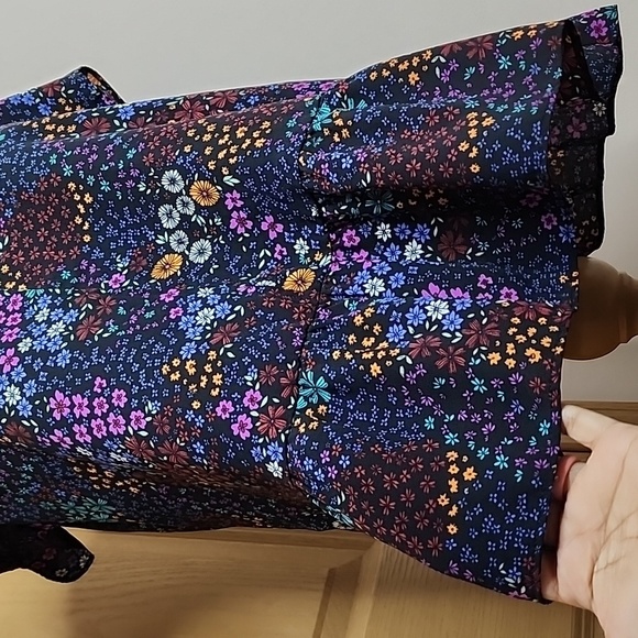 A.N.A (a new approach) Ruffle Hem Short Sleeve Floral Blouse - Picture 6 of 12